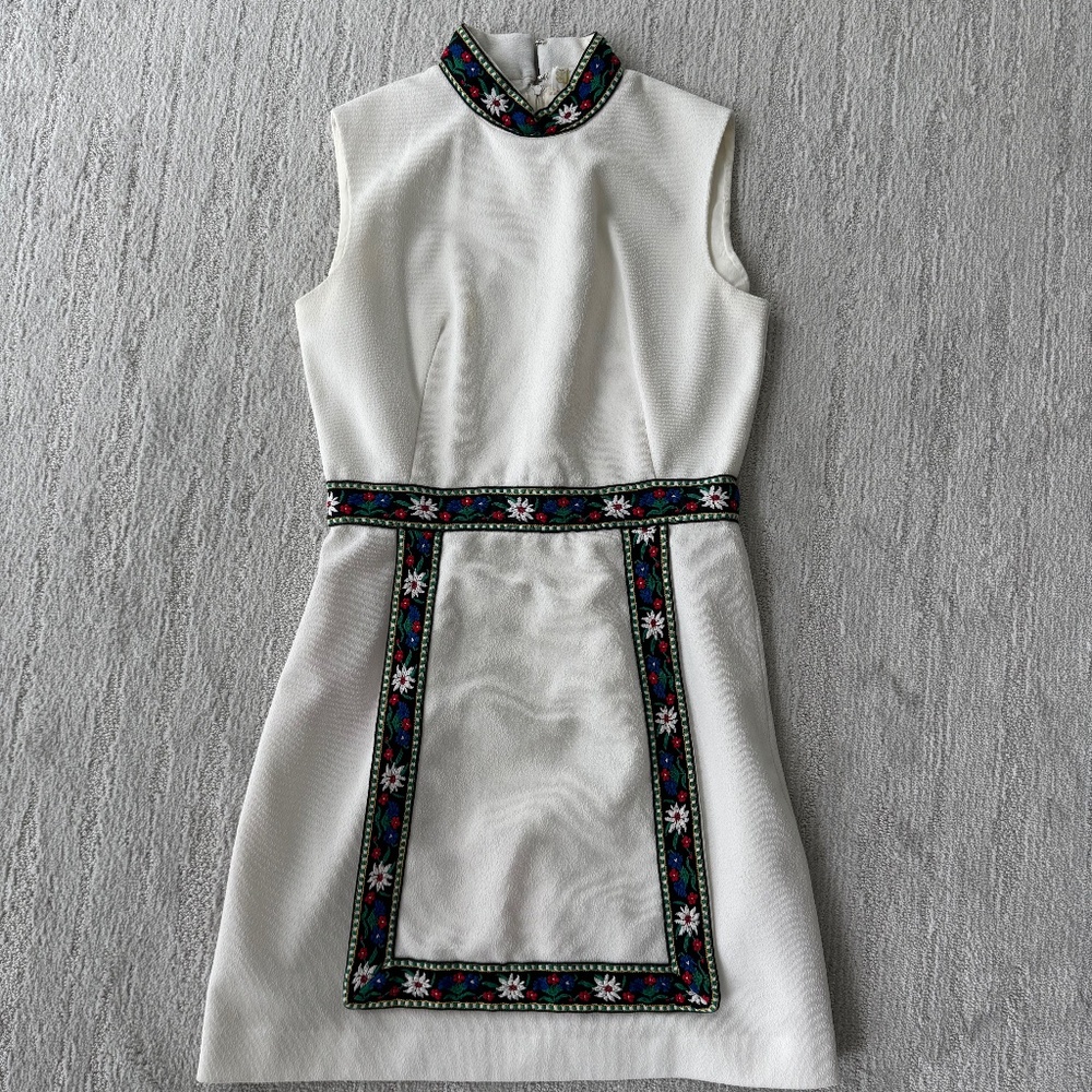 Vintage 60-70s Frock Style Dress with Floral Folk Art Details Size 6